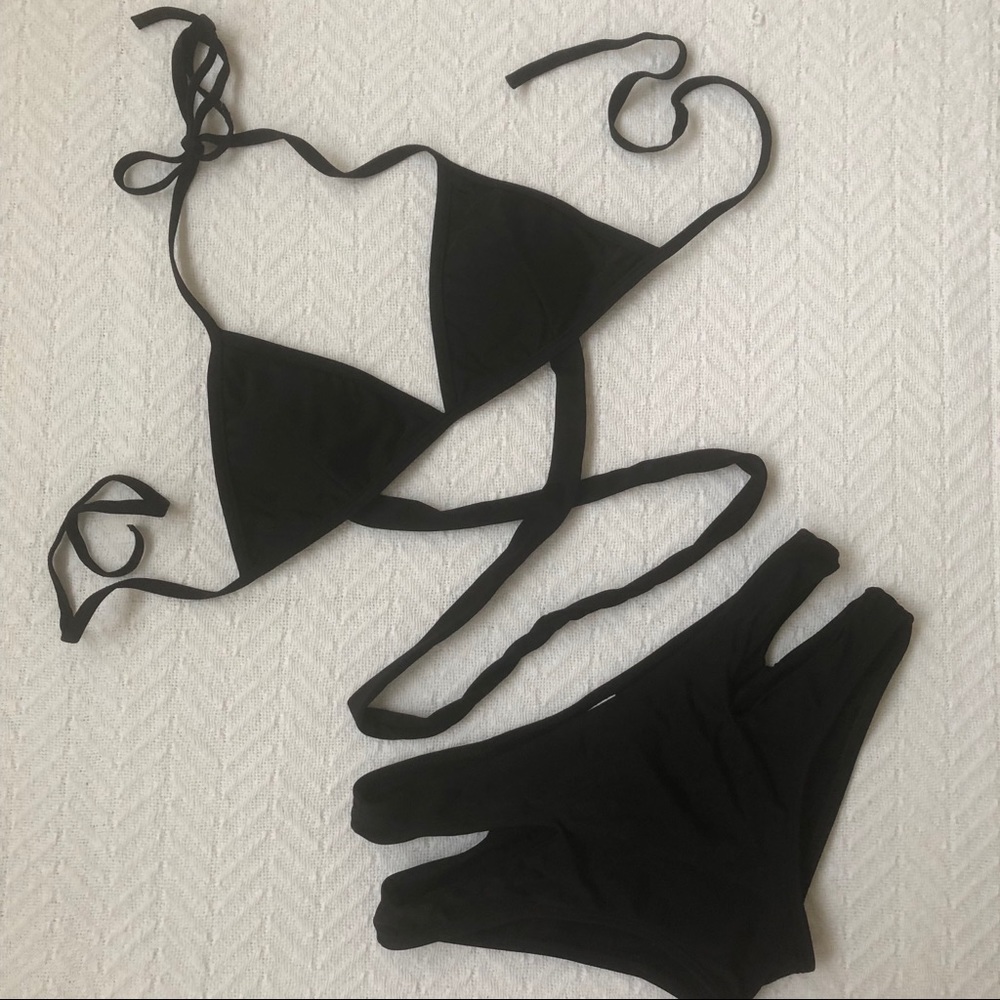 NWOT BLACK 2-PIECE SWIMSUIT